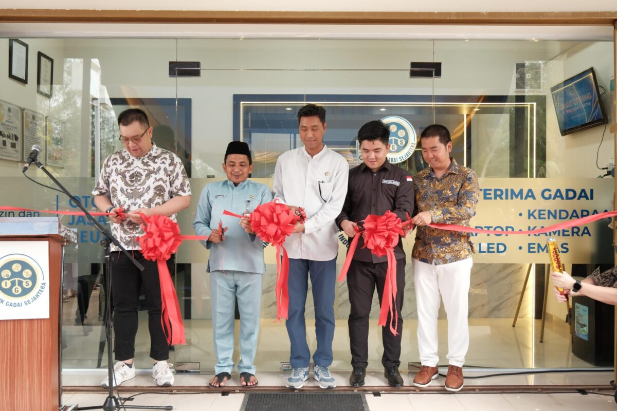 OJK Kepri meresmikan operasional PT Induk Gadai Sejahtera di Kota Batam, Jumat (8/5/2026). Foto:Istimewa