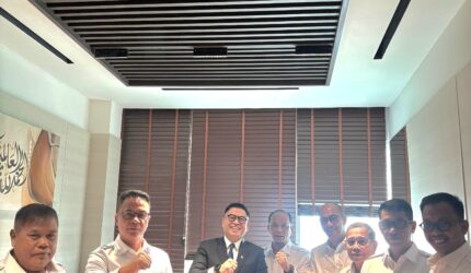 Anggota Fraksi Gerindra DPRD Kota Batam, Aweng Kurniawan dan para kader serta anggota DPR dapil Kepri Endipat. Foto:Istimewa