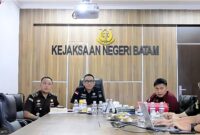 Kepala Kejaksaan Negeri Batam saat pimpin ekspose kasus restorative justice. Foto:Istimewa