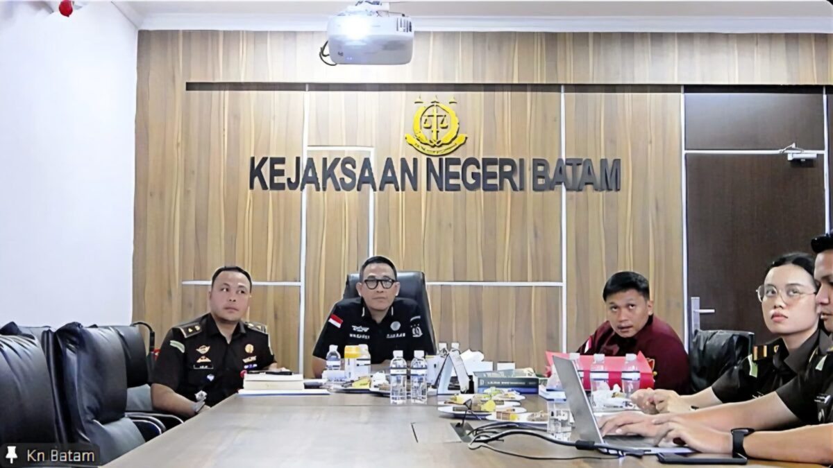 Kepala Kejaksaan Negeri Batam saat pimpin ekspose kasus restorative justice. Foto:Istimewa
