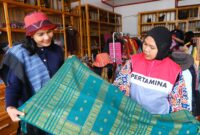 Pertamina Patra Niaga Regional Sumbagut mempercepat geliat ekonomi kreatif berbasis budaya di Samosir. Foto:Istimewa