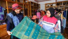 Pertamina Patra Niaga Regional Sumbagut mempercepat geliat ekonomi kreatif berbasis budaya di Samosir. Foto:Istimewa