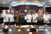 Kepala BP Batam Amsakar Achmad saat menerima audiensi perwakilan driver online Batam di Marketing Centre, Selasa (12/5/2026) siang. Foto:Humas BP Batam. 