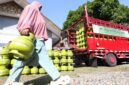 Warga saat membeli gas tiga kilogram di wilayah Medan. Foto:Istimewa