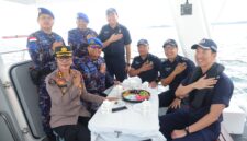Polda Kepri bersama dengan polisi Singapura. Foto:Ist