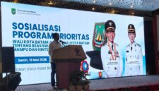 Wali Kota Batam Amsakar Achmad saat memberikan sambutan pada sosialisasikan program prioritas Wali Kota dan Wakil Wali Kota Batam di Hotel Vista, Senin (18/5/2026). Matapedia6.com/Luci