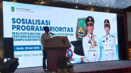 Wali Kota Batam Amsakar Achmad saat memberikan sambutan pada sosialisasikan program prioritas Wali Kota dan Wakil Wali Kota Batam di Hotel Vista, Senin (18/5/2026). Matapedia6.com/Luci