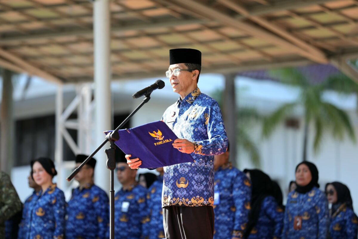 Wali Kota Batam Amsakar Achmad saat memimpin upacara Harkitnas di lapangan Engku Putri, Batam Centre, Rabu (20/5/2026). Matapedia6.com/Diskominfo