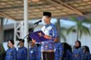 Wali Kota Batam Amsakar Achmad saat memimpin upacara Harkitnas di lapangan Engku Putri, Batam Centre, Rabu (20/5/2026). Matapedia6.com/Diskominfo