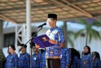 Wali Kota Batam Amsakar Achmad saat memimpin upacara Harkitnas di lapangan Engku Putri, Batam Centre, Rabu (20/5/2026). Matapedia6.com/Diskominfo