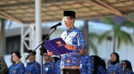 Wali Kota Batam Amsakar Achmad saat memimpin upacara Harkitnas di lapangan Engku Putri, Batam Centre, Rabu (20/5/2026). Matapedia6.com/Diskominfo