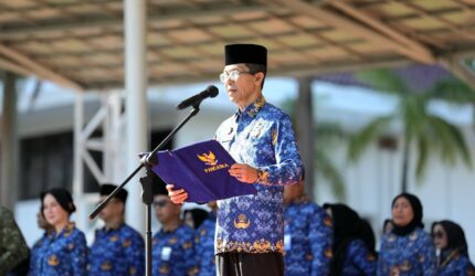 Wali Kota Batam Amsakar Achmad saat memimpin upacara Harkitnas di lapangan Engku Putri, Batam Centre, Rabu (20/5/2026). Matapedia6.com/Diskominfo