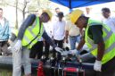 Kepala BP Batam, Amsakar Achmad turun langsung meninjau pekerjaan pemasangan penguatan jaringan pipa distribusi air minum untuk masyarakat Batam, Selasa (19/5/2026). Foto:Humas BP Batam