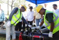 Kepala BP Batam, Amsakar Achmad turun langsung meninjau pekerjaan pemasangan penguatan jaringan pipa distribusi air minum untuk masyarakat Batam, Selasa (19/5/2026). Foto:Humas BP Batam