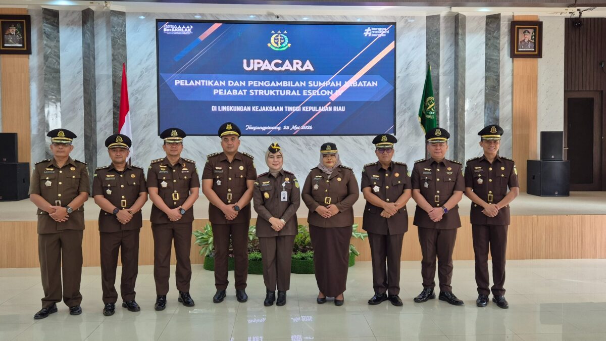 Kepala Kejaksaan Tinggi Kepulauan Riau, J. Devy Sudarso, melantik dan mengambil sumpah sejumlah pejabat Eselon IV di lingkungan Kejati Kepri, Senin (25/5/2026). Foto:Ist