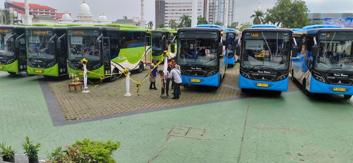 Bus trans Batam yang baru untuk memperkuat layanan transfortasi di Kota Batam saat di barisan di engku Putri Batam Centre, Selasa (26/5/2026). Matapedia6.cm/luci