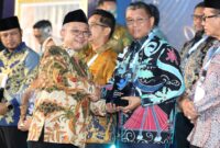 Sekretaris daerah kota Batam Firmansyah saat menerima penghargaan dari Kemendikbud di Jakarta, Senin (25/5/2026). Matapedia6.com/Diskominfo