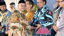 Sekretaris daerah kota Batam Firmansyah saat menerima penghargaan dari Kemendikbud di Jakarta, Senin (25/5/2026). Matapedia6.com/Diskominfo
