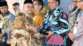 Sekretaris daerah kota Batam Firmansyah saat menerima penghargaan dari Kemendikbud di Jakarta, Senin (25/5/2026). Matapedia6.com/Diskominfo
