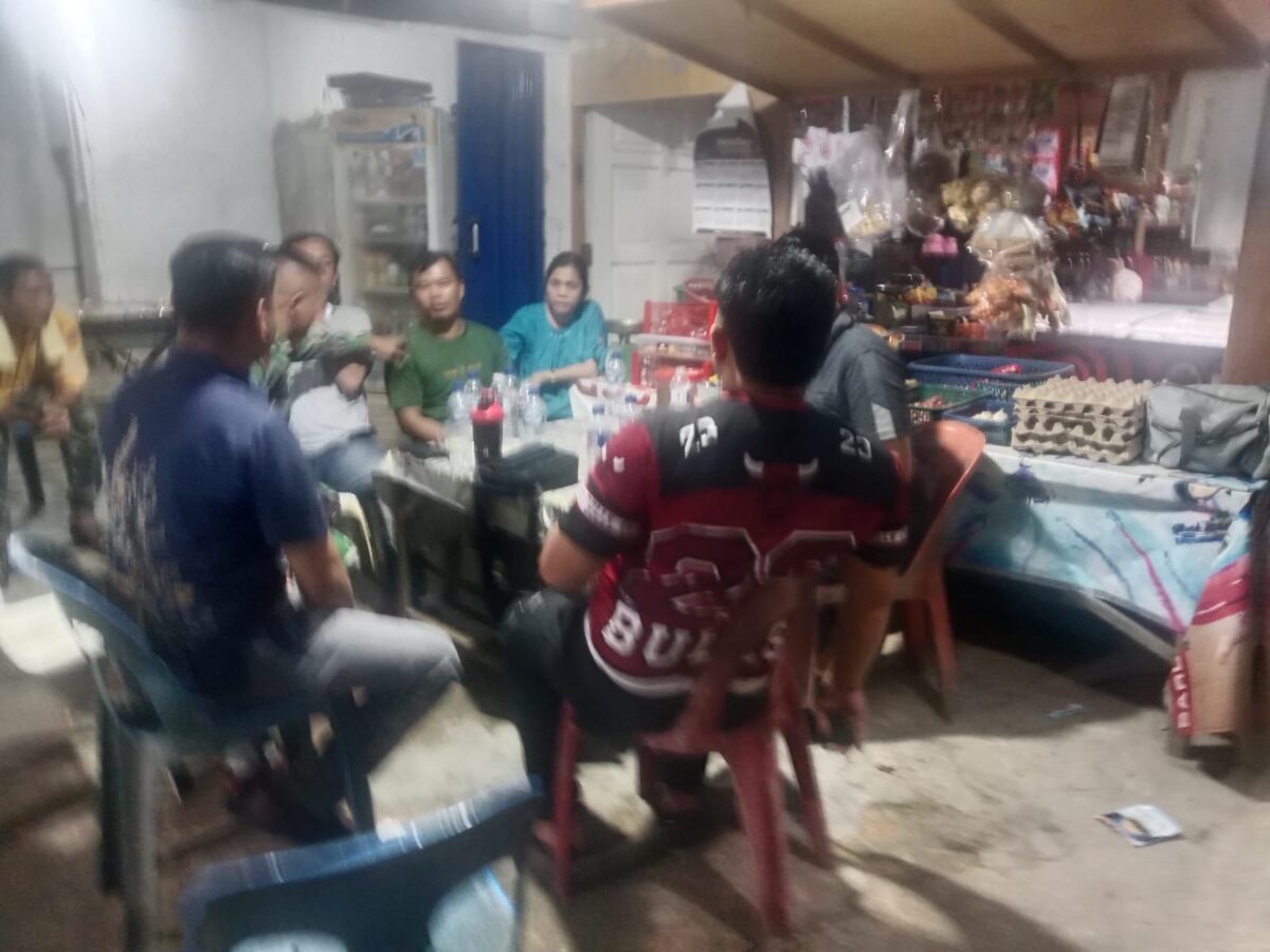 Lurah Sei Pelunggut Rasman Afandi bersama Bhabinkamtibmas dan Babinsa saat dialog bersama pedang B2, Jumat (29/5/2026). Foto:Ist