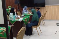 Para calon siswa saat mengikuti tes ujian akademik di MTsN 1 Batam, Jumat (1/5/2026). Foto:Rega/matapedia