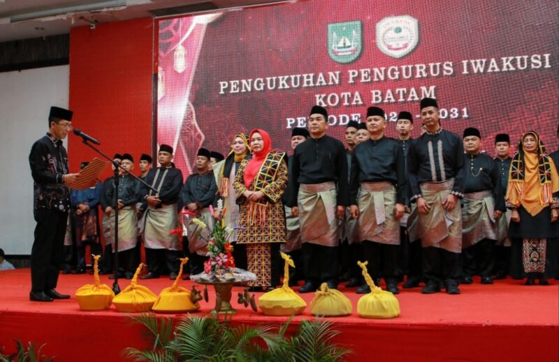 Amsakar Kukuhkan Pengurus IWAKUSI Batam. Foto:Diskominfo