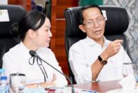 Wali kota Batam Amsakar Achmad bersama Li Claudia Chandra. Foto:Diskominfo Batam