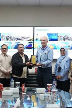 Fary Francis Tinjau Proyek Energi Angin 2GW di McDermott Batam, Tegaskan Sinyal Kuat Investasi
