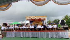Gubernur Kepri Ansar Ahmad bersama kepala sekolah direvitalisasi di SMKN 11 Batam, Rabu (13/5/2026). Foto:Rega/matapedia