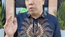 Kuasa hukum terdakwa, Andreas dari WSP Law Firm saat diwawancara wartawan di PN Batam. Foto:Ist