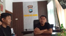 Kapolsek Sei Beduk, Iptu Alex Yasral saat diwawancara wartawan di ruangannya, Sabtu (23/5/2026). Foto:Rega/matapedia