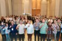 Sekda Batam Firmansyah bersama Kepala UPTD Pengelolaan Pendapatan Daerah (PPD) Batam Center atau Samsat Batam Center, Patrick Nababan saat pembukaan bimtek pajak pada Sabtu (24/5/2026). Foto:Diskominfo