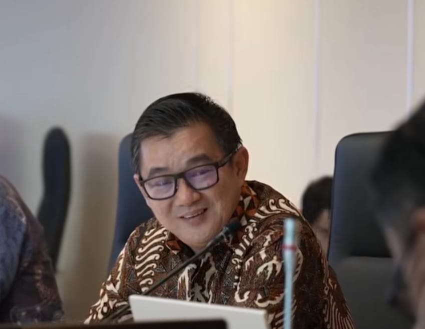 Direktur PLN Batam saat mengikuti rapat dengan Dony Oskaria beberapa hari lalu. Foto: Istimewa