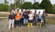 PT BSP tanam mangrove di Tanjung Sauh. Foto: Istimewa