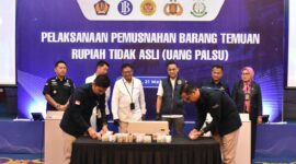 Ribuan uang palsu dimusnahkan. Foto: Istimewa