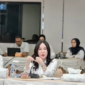 Wakil Kepala BP Batam yang juga wali Kota Batam sekaligus Plh Li Claudia Chandra saat rapat bersama camat dan lurah pada 26 Mei 2026. FotO: Screenshot
