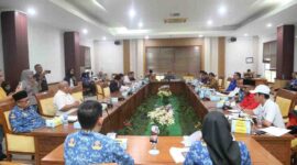 Komisi IV DPRD Kota Batam memanggil sejumlah pihak dalam Rapat Dengar Pendapat Umum (RDPU) untuk membahas dugaan ketidaksesuaian administrasi dan legalitas penyelenggaraan Kelompok Bermain (KB) atau Playgroup Yayasan Djuwita Prakarsa, Rabu (17/6/2026). Foto: Dok. DPRD Batam