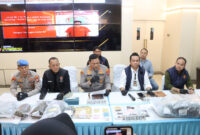 Kapolresta Barelang Kombes Pol Anggoro Wicaksono didampingi Kasat Narkoba Kompol Dr Arsyad Riyandi pimpin ungkap kasus di Mapolresta Barelang, Selasa (2/6/2026). Matapedia6.com/Dok Humas Polresta