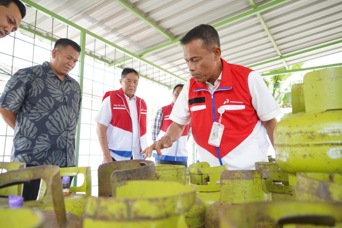 Komisaris Utama Pertamina Patra Niaga, Sabar Yudo Suroso, memimpin langsung kegiatan tersebut bersama Direktur Kelembagaan dan Kepatuhan Pertamina Patra Niaga, Kadek Ambara Jaya. Foto:Istimewa
