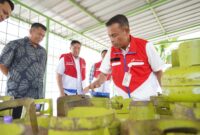 Komisaris Utama Pertamina Patra Niaga, Sabar Yudo Suroso, memimpin langsung kegiatan tersebut bersama Direktur Kelembagaan dan Kepatuhan Pertamina Patra Niaga, Kadek Ambara Jaya. Foto:Istimewa