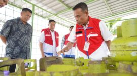 Komisaris Utama Pertamina Patra Niaga, Sabar Yudo Suroso, memimpin langsung kegiatan tersebut bersama Direktur Kelembagaan dan Kepatuhan Pertamina Patra Niaga, Kadek Ambara Jaya. Foto:Istimewa