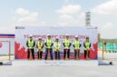 Direktur Utama Telkom Dian Siswarini (tengah) bersama Direktur Strategic Business Development & Portfolio Telkom Seno Soemadji (ketiga dari kiri), CEO NeutraDC Group Andreuw Th.A.F (ketiga dari kanan), serta jajaran Direksi dan Dewan Komisaris NeutraDC Group, saat melakukan topping off ceremony gedung pertama data center NeutraDC Nxera Batam (BTM-1), pada bulan Oktober 2025 lalu. Foto:Telkom