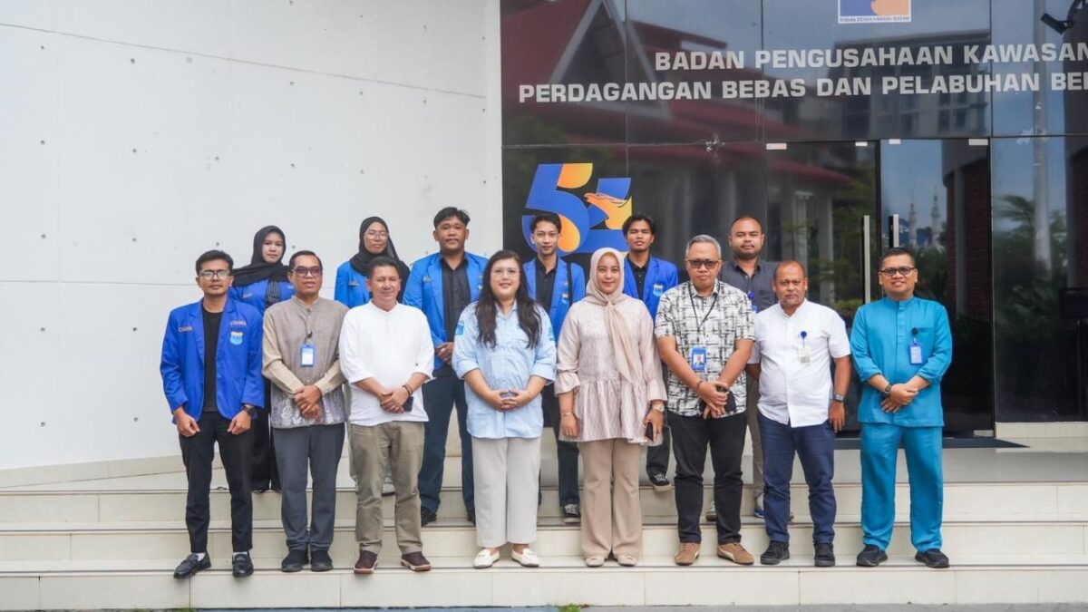 Anggota/Deputi Bidang Pelayanan Umum BP Batam, Ariastuty Sirait, menerima audiensi pengurus Pergerakan Mahasiswa Islam Indonesia (PMII) Cabang Batam, Jumat (5/6/2026). Foto:Humas BP Batam