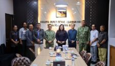 Anggota/Deputi Bidang Pelayanan Umum BP Batam, Ariastuty Sirait, menerima kunjungan Kepala Staf Komando Armada (Kaskoarmada) I Tanjungpinang, Arif Badrudin, pada Jumat (12/6/2026). Foto:Humas BP Batam