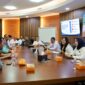 Anggota/Deputi Bidang Pelayanan Umum BP Batam, Ariastuty Sirait, bersama perwakilan pedagang dan sejumlah direktorat terkait di Marketing Center BP Batam, Senin (15/6/2026). Foto:Istimewa