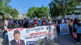 Ribuan pelajar dan guru dari berbagai jenjang pendidikan memadati kawasan depan Kantor Wali Kota Batam hingga Gedung DPRD Kota Batam, Minggu (21/6/2026) pagi. Foto:Ist