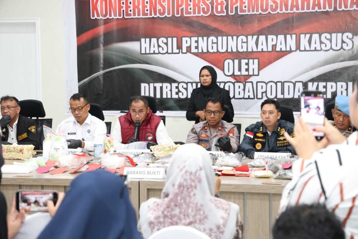 Direktur Reserse Narkoba Polda Kepri, Kombes Pol Suyono pimpin ungkap kasus peredaran narkotika di Kepri Periode April-Juni 2026 yang dilaksanakan di Polda Kepri, Senin (22/6/2026). Matapedia6.com/Dok humas Polda