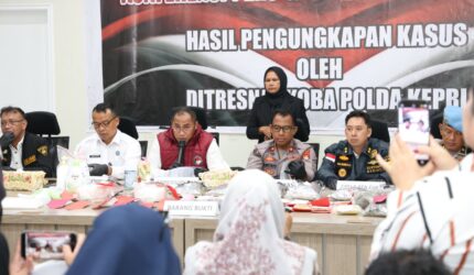 Direktur Reserse Narkoba Polda Kepri, Kombes Pol Suyono pimpin ungkap kasus peredaran narkotika di Kepri Periode April-Juni 2026 yang dilaksanakan di Polda Kepri, Senin (22/6/2026). Matapedia6.com/Dok humas Polda