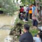 Timsar saat melakukan pencarian anak dua tahun yang hanyut terbawa arus air di saluran drainase di Tanjung Sengkuang, Batuampar, Kota Batam Provinsi Kepri, Senin (22/6/2026). Matapedia6.com/Luci