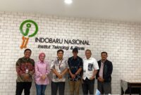 Rektor IIBN, Dr. Jontro Simanjuntak, saat menerima kunjungan Ketua PWI Kota Batam Muhammad Khafi Anshary, Sekretaris SIWO PWI Pusat Deni Risman, dan Wakil Ketua Hubungan Antar Lembaga PWI Batam Nikson Simanjuntak, Jumat (26/6/2026). Foto:Istimewa